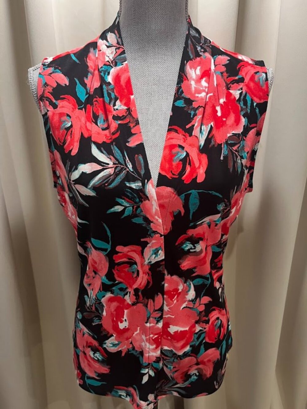 Calvin Klein Black and Coral Knit V Kneck Top Size Large